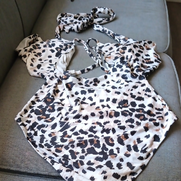 aerie Other - Aerie Leopard Print One Piece Swimsuit